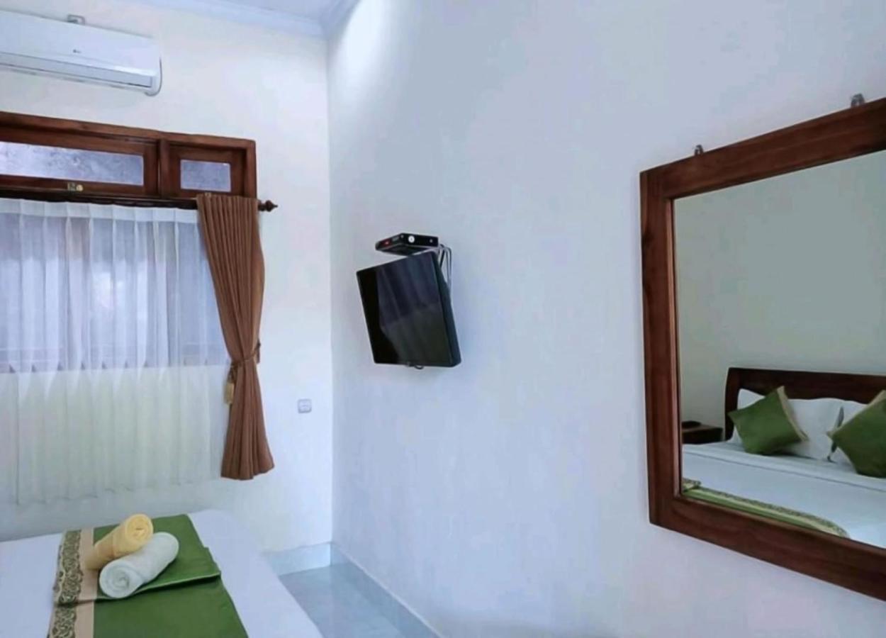 Green Palace Homestay Batununggul Exterior photo