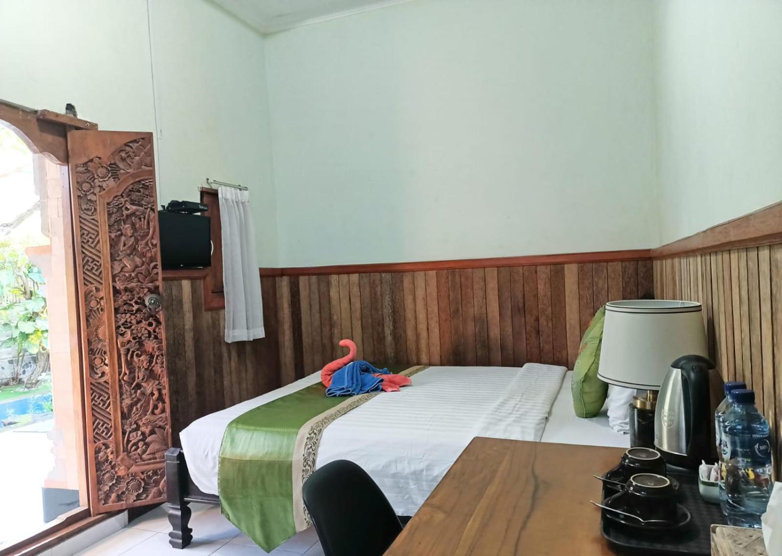 Green Palace Homestay Batununggul Exterior photo